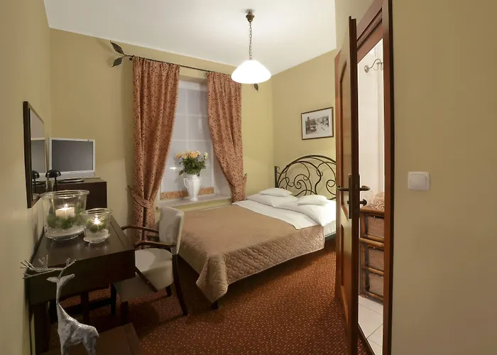 Admiral Nocleg ze śniadaniem 3*