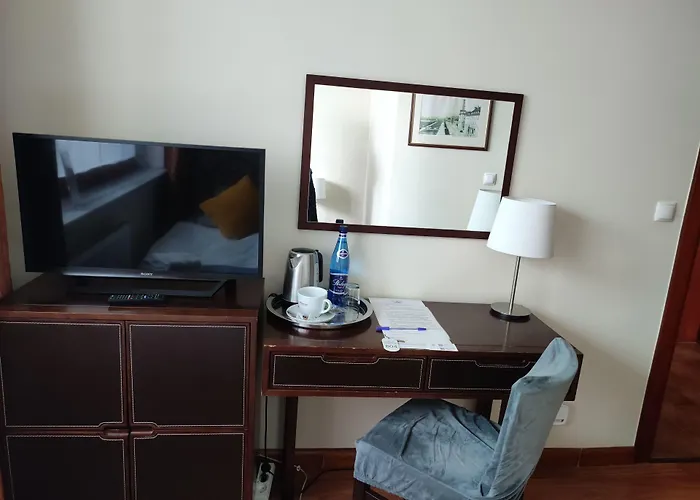 Admiral Nocleg ze śniadaniem 3*