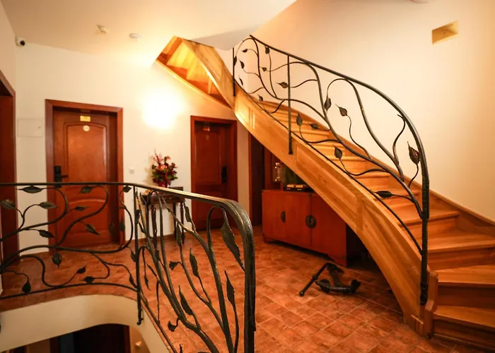 Admiral Nocleg ze śniadaniem 3*