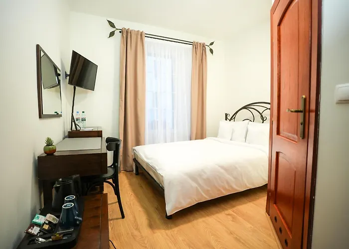 Admiral Nocleg ze śniadaniem 3*